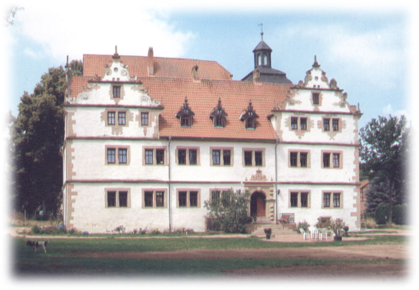 Schloss Wildprechtroda mit Innenhof und Park